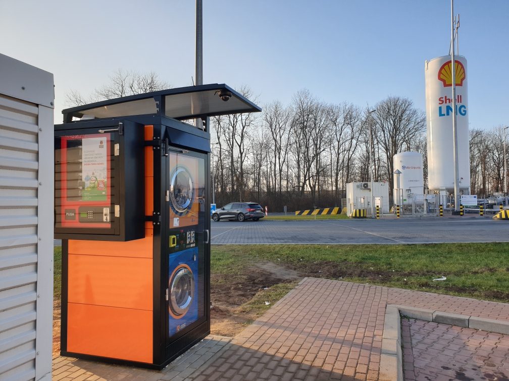 Zewnętrzny pralkomat Break&Wash na&nbsp;stacji paliw